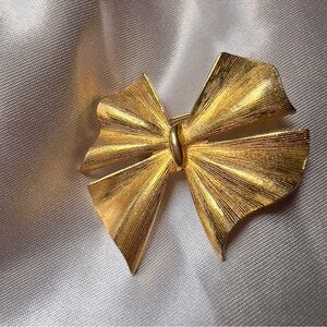 Vintage Women’s Fashion Jewelry Gold Plated Bow Pin Brooch